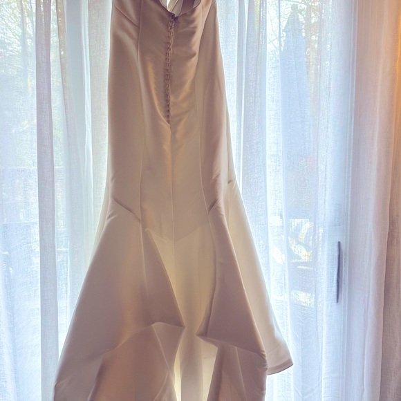 Justin Alexander mermaid style wedding gown. Worn once 2 years ago. - Picture 6 of 6